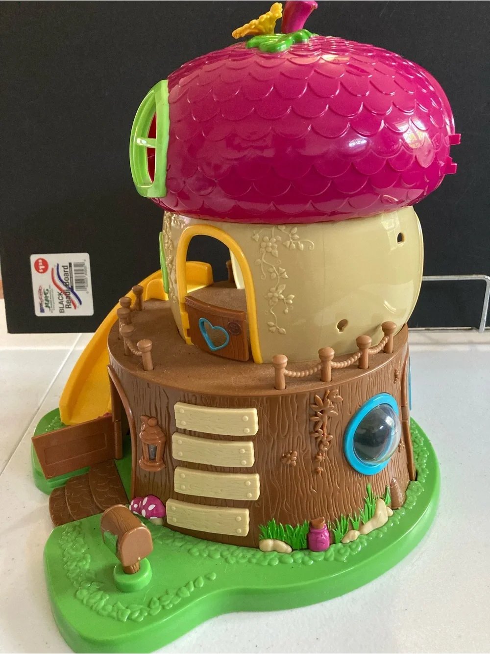 Woodzeez Acorn Treehouse Mushroom Playhouse Adventure Toy Li- Pink & Yellow